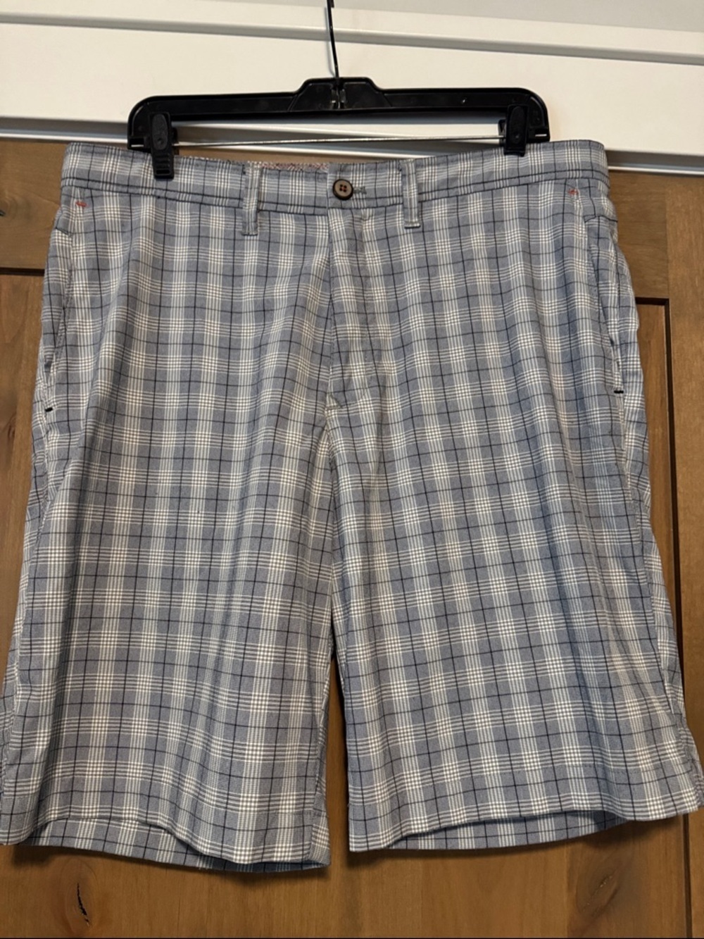Tommy Bahama Chino Flat front Shorts Mens 34 Plaid Preppy 9’ inseam Beach Golf